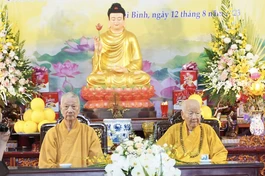 Đức Pháp chủ và Trưởng lão Hòa thượng Thích Thanh Dục tại chùa Thánh Long, trụ sở của Ban Trị sự GHPGVN tỉnh Thái Bình - Ảnh: Bảo Trinh/BGN