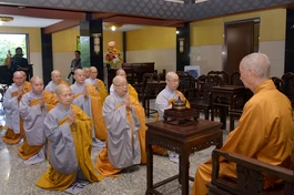 Chư Ni Thường trực Phân ban Ni giới T.Ư khánh tuế Đức Pháp chủ GHPGVN nhân Đại lễ Vu lan Phật lịch 2567 - Ảnh: Bảo Toàn/BGN