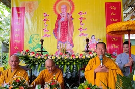 Đại đức Thích Minh Tịnh đạo từ tại lễ Vu lan do chùa Liên Trì tổ chức