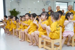 Các cháu nhỏ trong buổi khai giảng năm học mới 2023-2024 tại Trường mầm non Lâm Tỳ Ni - Ảnh: Anh Quốc