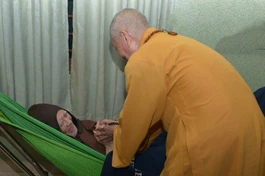 [Video] Đức Pháp chủ thăm Trưởng lão Hòa thượng Thích Trí Tịnh - Phó Pháp chủ GHPGVN