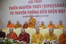 Chư tôn đức chứng minh và chủ tọa phiên khai mạc hội thảo - Ảnh: Bảo Toàn/BGN