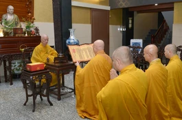 Hòa thượng Chánh Chủ đàn Thích Lệ Trang cung tuyên văn thỉnh Đức Pháp chủ, Chứng minh đạo sư GHPGVN TP.HCM - Ảnh: Yên Hà/BGN