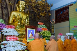 [Video] Chư vị giáo phẩm lãnh đạo GHPGVN thắp hương tưởng niệm Tổ sư Minh Đăng Quang