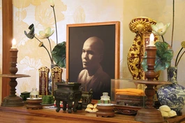 Di ảnh, y bát, long vị và bài vị chư Thánh tử đạo, Tiên tổ của ngài được tôn trí ở trung tâm của Dư hương thất - chùa Từ Đàm (Huế), nơi ngài đã trở về an trú những năm cuối đời - Ảnh: Quảng Điền/BGN