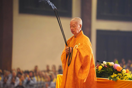 [Video] Trưởng lão HT.Thích Trí Quảng hướng dẫn lễ phát nguyện, sách tấn Phật tử Đạo tràng Pháp Hoa