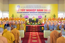 Hòa thượng Viện trưởng Học viện Phật giáo VN tại TP.HCM và chư tôn đức chứng minh Lễ tốt nghiệp sáng 29-12-2023, tổ chức tại Đại giảng đường Minh Châu, cơ sở II (H.Bình Chánh).