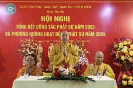 Chư tôn đức chủ tọa 