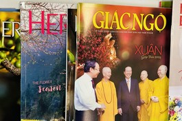 Giai phẩm Giác Ngộ xuân Giáp Thìn 2024 trên kệ báo tại các phòng chờ ở Sân bay quốc tế Tân Sơn Nhất