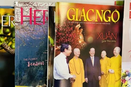 Giai phẩm Giác Ngộ xuân Giáp Thìn 2024 trên kệ báo tại các phòng chờ ở Sân bay quốc tế Tân Sơn Nhất