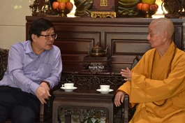 Đức Pháp chủ GHPGVN với Phó Chủ tịch Ủy ban T.Ư MTTQVN Nguyễn Hữu Dũng - Ảnh: Nguyên Tài/BGN