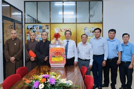 Phái đoàn lãnh đạo Thành ủy TP.HCM do ông Nguyễn Phước Lộc, Phó Bí thư làm Trưởng đoàn tại trụ sở tòa soạn Báo Giác Ngộ sáng 31-1 - Ảnh: Bảo Toàn/BGN