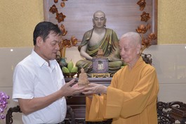 Đức Pháp chủ GHPGVN với Trung tướng Lê Hồng Nam - Giám đốc Công an TP.HCM