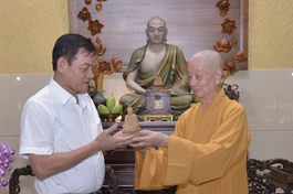 Đức Pháp chủ GHPGVN với Trung tướng Lê Hồng Nam - Giám đốc Công an TP.HCM