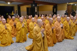 [Video] Tăng Ni Ban Trị sự Phật giáo TP.HCM khánh tuế Đức Pháp chủ GHPGVN