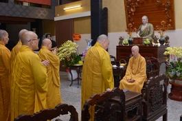 Trưởng lão Hòa thượng Thích Thiện Nhơn và phái đoàn đại diện Ban Thường trực Hội đồng Trị sự khánh tuế Đức Pháp chủ GHPGVN sáng 5-2-2024