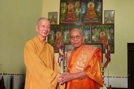 Đại lão Hòa thượng Thích Trí Quảng với Đại lão Hòa thượng Tep Vong trong lần gặp gỡ tại chùa Ounalom, Phnôm Pênh, Campuchia (tháng 6-2012) - Ảnh: Hoàng Độ/BGN
