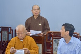 Đại đức Thích Bửu Lợi, trụ trì chùa Linh Sơn trình bày ý kiến của mình tại buổi làm việc với đoàn kiểm tra vào sáng 26-3