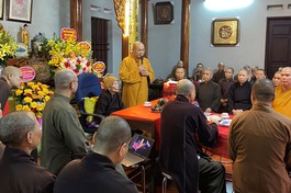 Thượng tọa Thích Thanh Vân dẫn đầu phái đoàn Ban Thường trực Ban Trị sự GHPGVN tỉnh Hải Dương đến vấn an Ni trưởng Thích Đàm Thảo tại tổ đình Sùng Phúc - Ảnh: Ban TTTT GHPGVN tỉnh Hải Dương