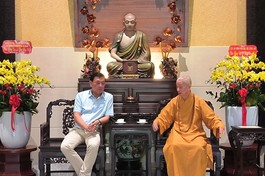 Đức Pháp chủ GHPGVN tiếp Trung tướng Phạm Ngọc Việt đến thăm và chúc mừng nhân Đại lễ Phật đản Phật lịch 2568