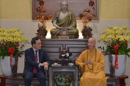 Đức Pháp chủ GHPGVN - Đại lão Hòa thượng Thích Trí Quảng tiếp Phó Thủ tướng Chính phủ Trần Lưu Quang đến thăm và chúc mừng nhân Đại lễ Phật đản Phật lịch 2568 - Ảnh: Bảo Toàn/BGN