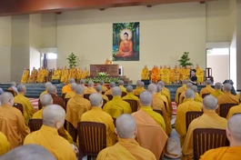 Hòa thượng Viện trưởng khai pháp mở đầu cho khóa huân tu - Ảnh: Bảo Toàn/BGN