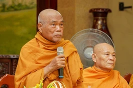 Hòa thượng Thích Giác Toàn sách tấn Tăng Ni hệ phái Khất sĩ trong lễ khai mạc khóa Bồi dưỡng trụ trì toàn hệ phái tại pháp viện Minh Đăng Quang - TP.HCM