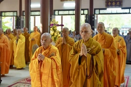 Chư tôn giáo phẩm tham dự Bố-tát, thính giới tại tổ đình Từ Đàm