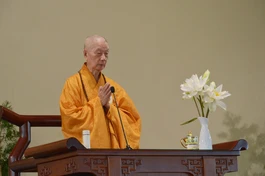 Đức Pháp chủ GHPGVN quang lâm đại giảng đường Minh Châu sách tấn và chia sẻ kinh nghiệm tu tập với Tăng Ni trẻ