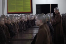 Tăng Ni sinh viên Học viện Phật giáo VN tại Hà Nội trong giờ Thiền tập thuộc thời khóa An cư kiết hạ 