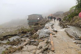 Hiện trường vụ lũ quét vùi lấp cả thôn Làng Nủ làm 15 người chết, hàng chục người mất tích ở Lào Cai - Ảnh: Báo Lào Cai