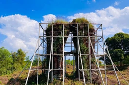 Tháp Sáng bị xuống cấp trầm trọng