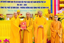 Trao quyết định chuẩn y nhân sự đến tân Ban Trị sự GHPGVN H.Phù Cát, nhiệm kỳ 2021-2026