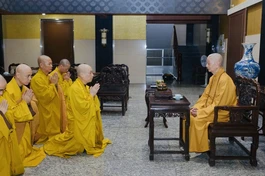 Đức Pháp chủ huấn thị cho Hòa thượng Thích Bảo Nghiêm và phái đoàn Ban Trị sự GHPGVN TP.Hà Nội - Ảnh: Bảo Toàn/BGN