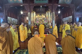 Lễ cúng ngọ theo nghi thức thiền môn xứ Huế tại chánh điện tổ đình Từ Hiếu - Ảnh: Quảng Điền/BGN