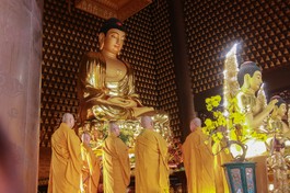 Lễ khai đàn Pháp hội Dược Sư tại chánh điện chùa Huê Nghiêm, sáng mùng 3 Tết Ất Tỵ - Ảnh: Nguyện Truyền/BGN