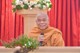 Hòa thượng Thích Giác Toàn, Phó Chủ tịch Hội đồng Trị sự, Viện trưởng Viện Nghiên cứu Phật học VN là tác giả của nhiều tập thơ được bạn đọc yêu thích, qua nhiều bút danh, phổ biến là Trần Quê Hương - Ảnh: Quảng Đạo/BGN