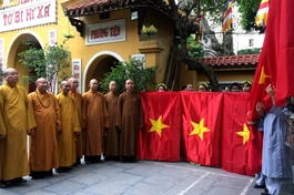 Quý Hòa thượng, Thượng tọa Văn phòng Trung ương GHPGVN phát động treo các cơ sở tự viện, gia đình Phật tử treo cờ Tổ quốc - Ảnh: VOV