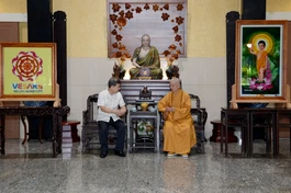 Đức Pháp chủ GHPGVN và ông Chánh án Tòa án Nhân dân tối cao Lê Minh Trí tại chùa Huê Nghiêm - Ảnh: Bảo Toàn/BGN