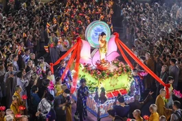 [TRUYỀN HÌNH TRỰC TIẾP] Lễ rước Phật từ tổ đình Ấn Quang đến Việt Nam Quốc Tự kính mừng Phật đản