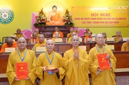 Ban Trị sự GHPGVN tỉnh Quảng Ngãi nhận quyết định nhân sự của Trung ương Giáo hội sau khi sáp nhập - Ảnh: Bảo Toàn/BGN