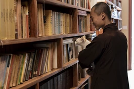 Tàng kinh các trong lòng tu viện ở TP.HCM