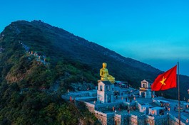 Đất nước nhìn từ đỉnh cao Yên Tử