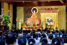 Đàn tràng được thiết trí trang nghiêm và hoàn mãn tại chùa Huê Nghiêm - Ảnh: Thiên Tứ/BGN