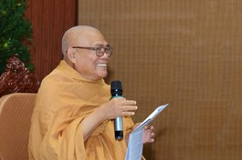 Hòa thượng Thích Giác Toàn, Phó Chủ tịch Hội đồng Trị sự, Viện trưởng Viện Nghiên cứu Phật học VN thuyết giảng tại chùa Vạn Đức 