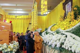 Phái đoàn lãnh đạo Đảng, Nhà nước, MTTQVN do Ủy viên Trung ương Đảng, Phó Chủ tịch Quốc hội Nguyễn Thị Thanh dẫn đầu viếng tang Trưởng lão Hòa thượng Thích Trí Tịnh - Ảnh: Nguyên Tài/BGN