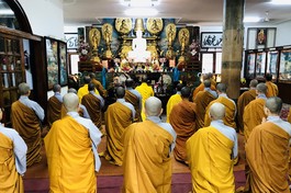 Tăng Ni nghiên cứu sinh VN tại Đại học Delhi (Ấn Độ) cử hành Lễ Bố-tát 