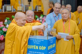 Trưởng lão Hòa thượng Thích Thiện Nhơn và chư vị giáo phẩm trong đợt phát động cứu trợ đồng bào bị ảnh hưởng thiên tai các tỉnh miền Bắc - Ảnh: Đăng Huy