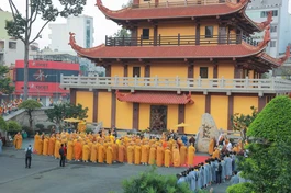 [Video] Thiêng liêng Lễ an vị vĩnh viễn xá-lợi Trái tim Bồ-tát Thích Quảng Đức vào tháp Đa Bảo