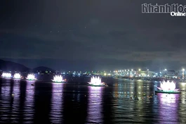 Khánh Hòa: Lễ thắp sáng 7 đóa hoa sen trên Đầm Nại mừng Đại lễ Phật đản